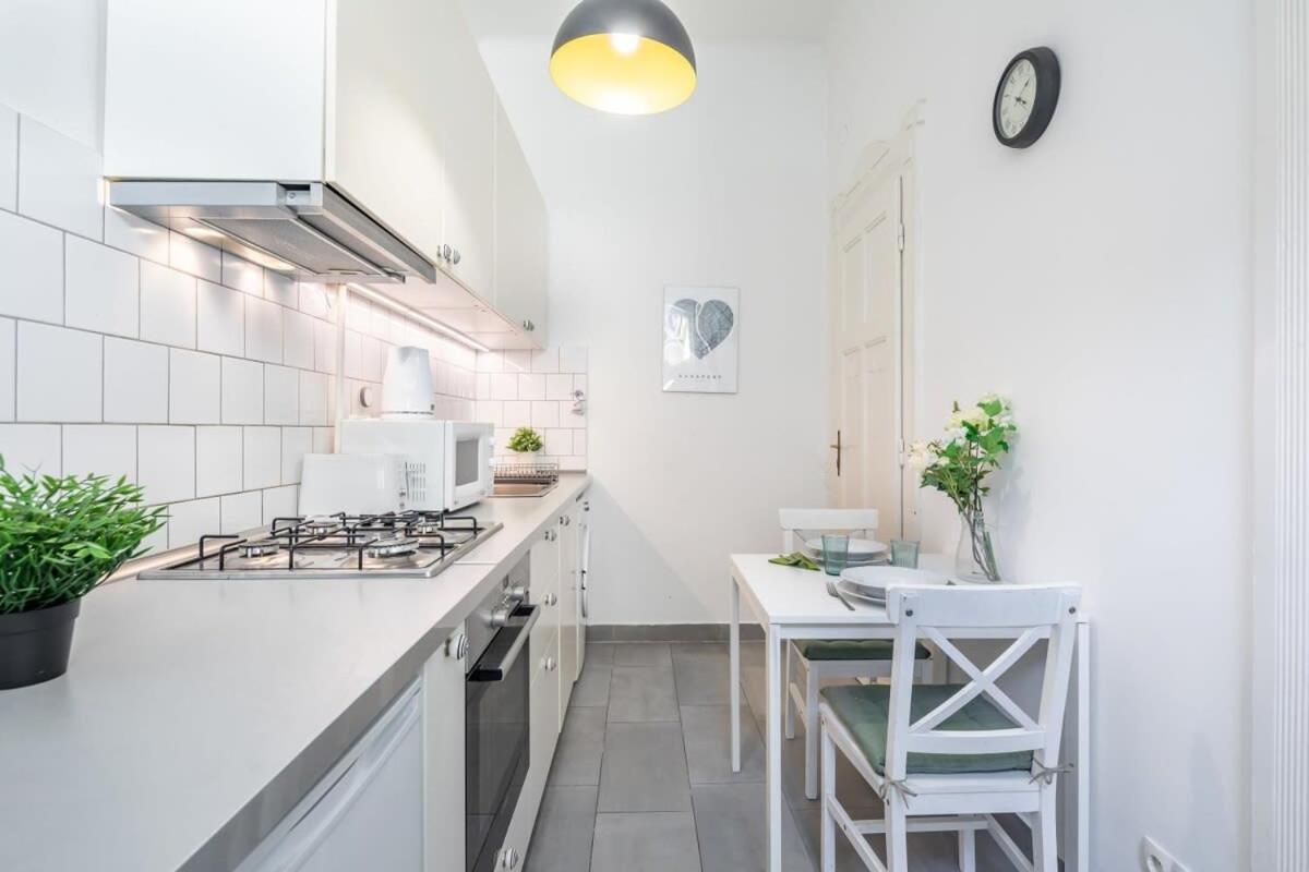 Lovely & Cozy Home With A C Budapest Bagian luar foto