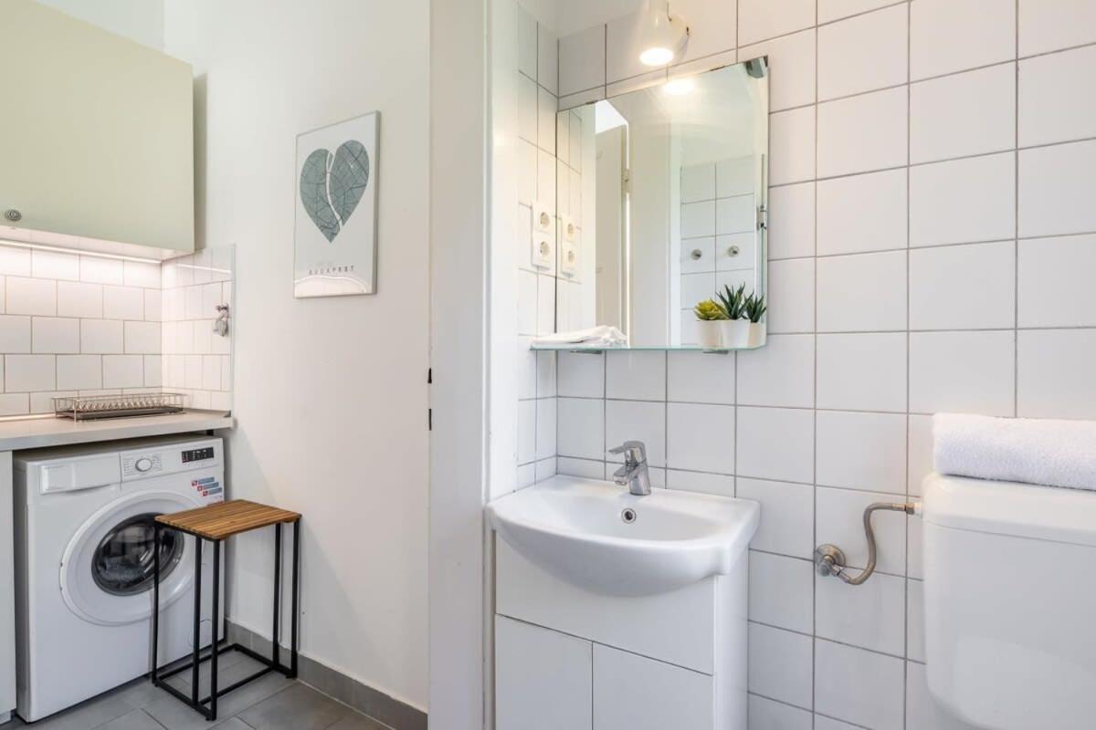 Lovely & Cozy Home With A C Budapest Bagian luar foto