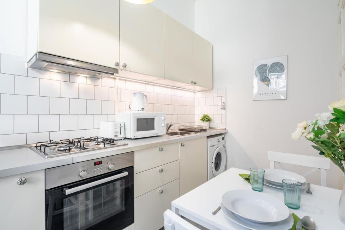 Lovely & Cozy Home With A C Budapest Bagian luar foto