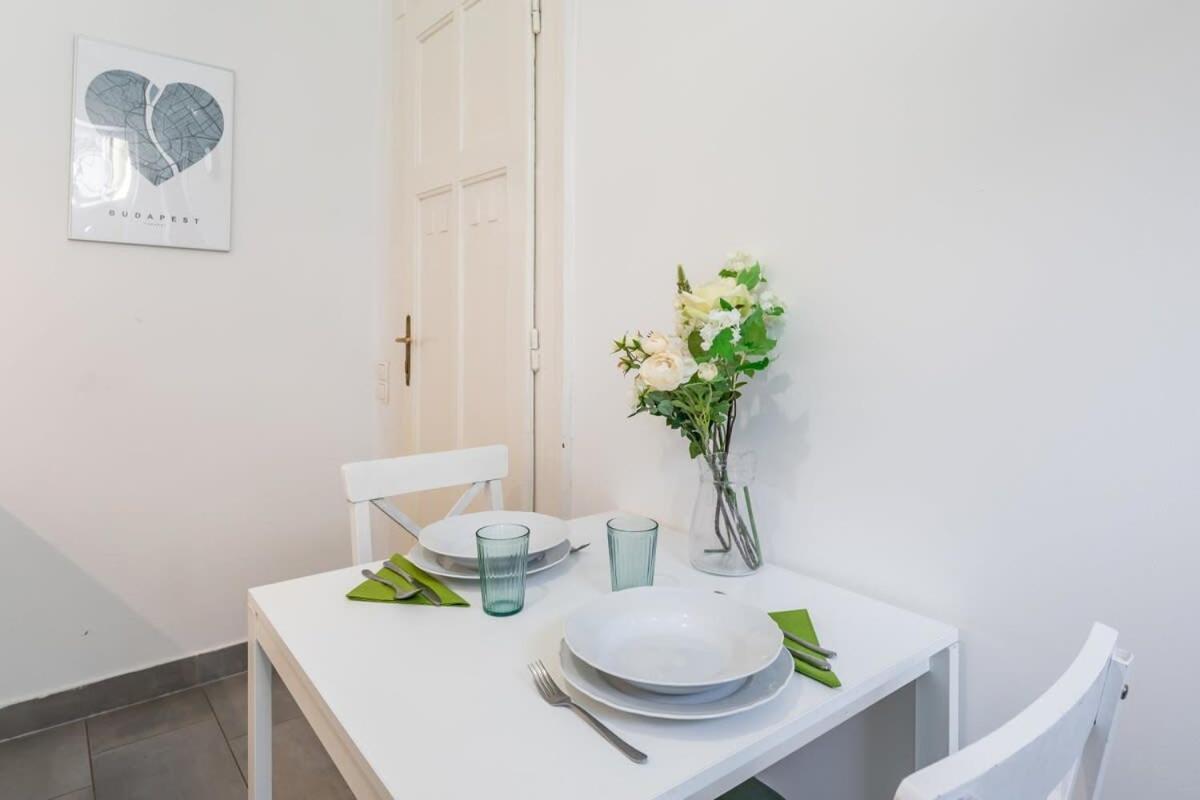 Lovely & Cozy Home With A C Budapest Bagian luar foto